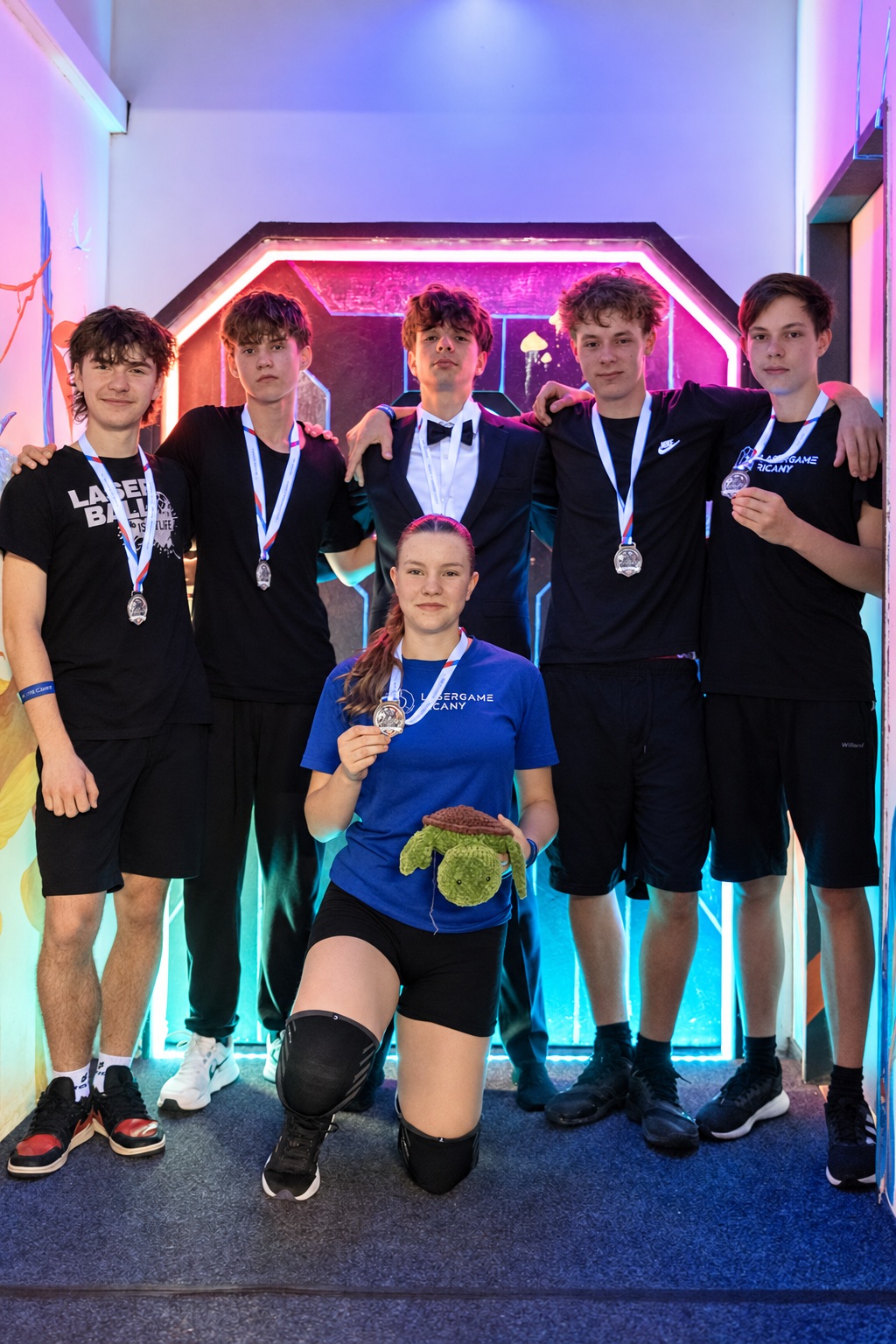 Tutli s trofejí za první místo v první divizi ČLBL